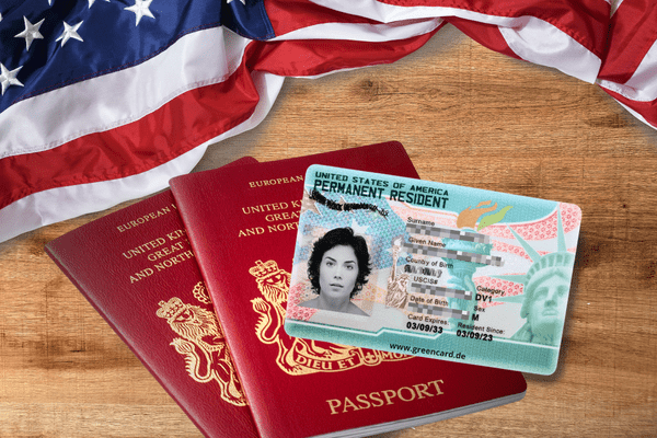 Green Card, bandera y pasaporte